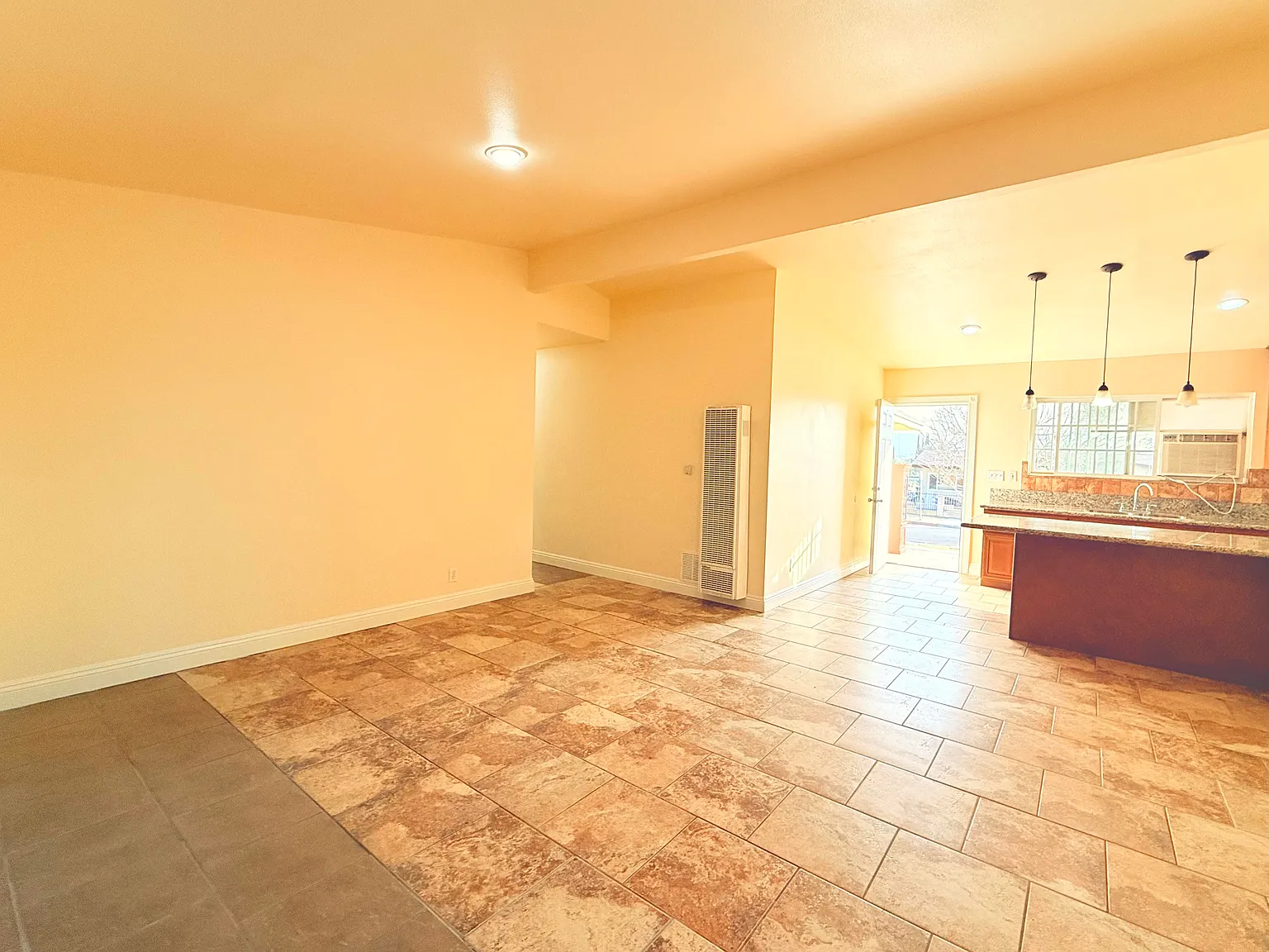 4 bed, 1504 sqft, $3,850 — Photo 3