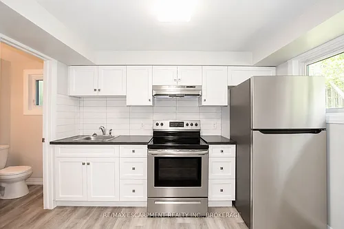 34 Highcourt Cres #LOWER Photo 1