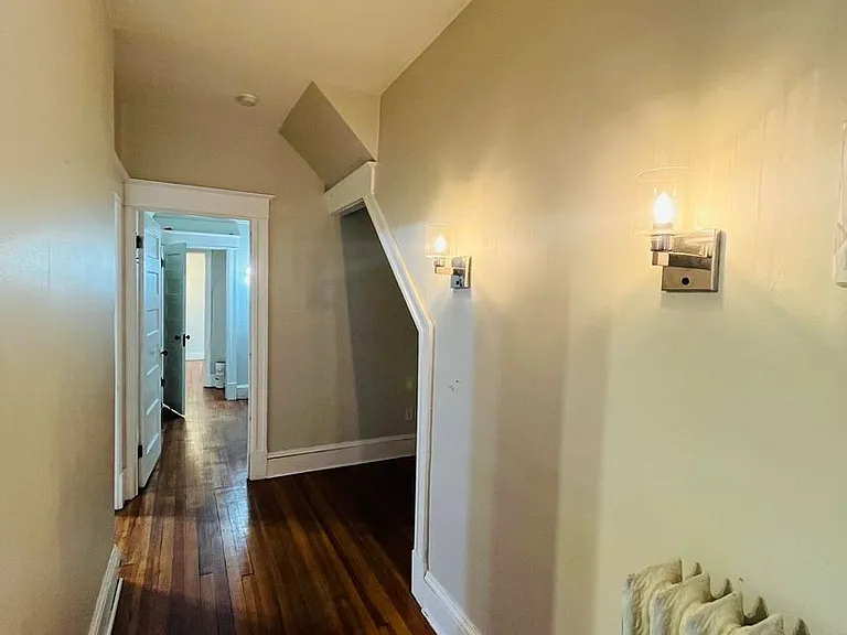 11 Barclay — Photo 8