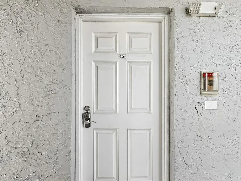 719 Pinellas Bayway S #301 — Photo 7
