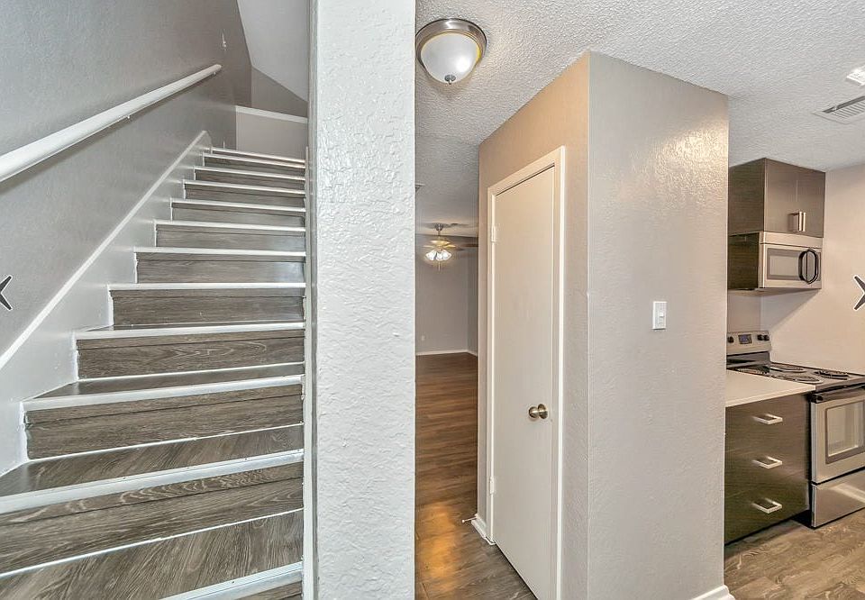 2nd image of 3720 Murray Ct