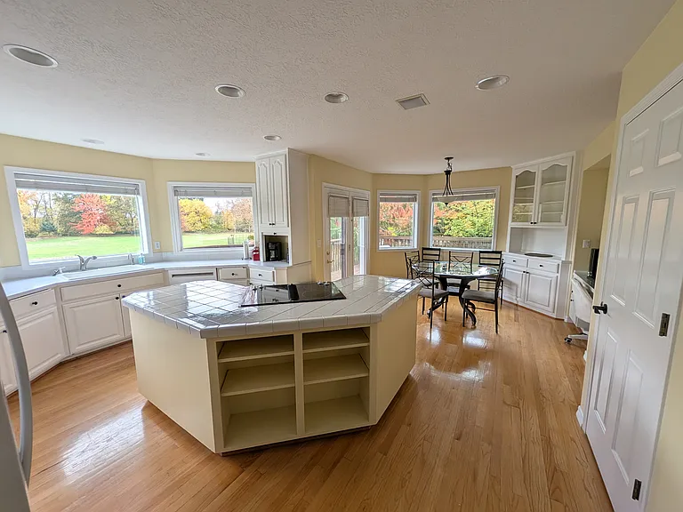 NW Baker Crest Ct — Photo 13