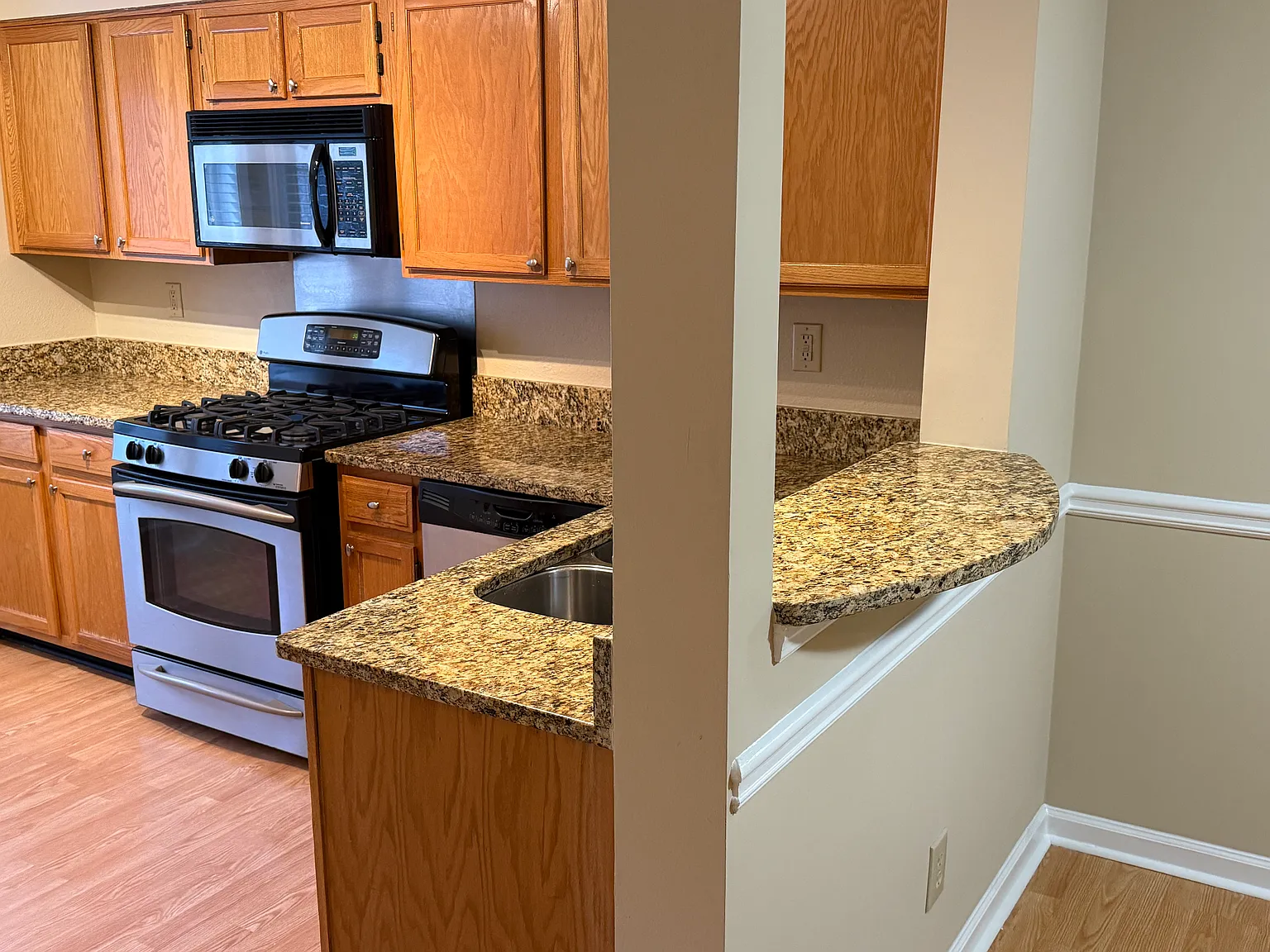 3 bed, 1587 sqft, $2,350 — Photo 3