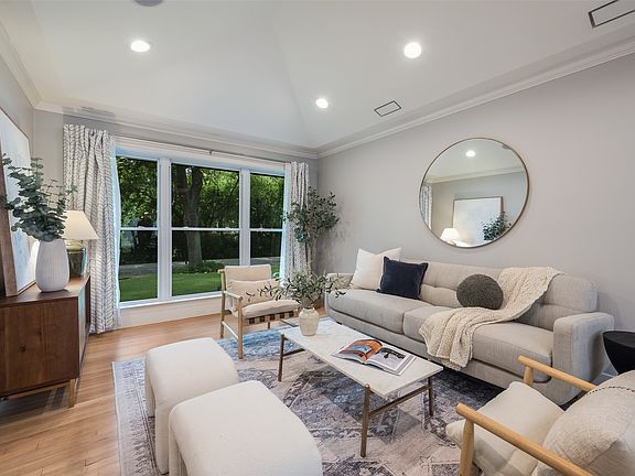 4th image of 327 Bon Aire Dr
