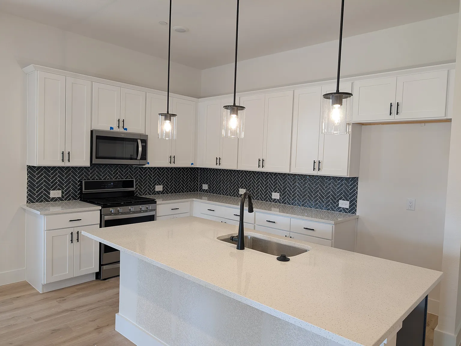 1228 Eureka Springs St — Photo 1