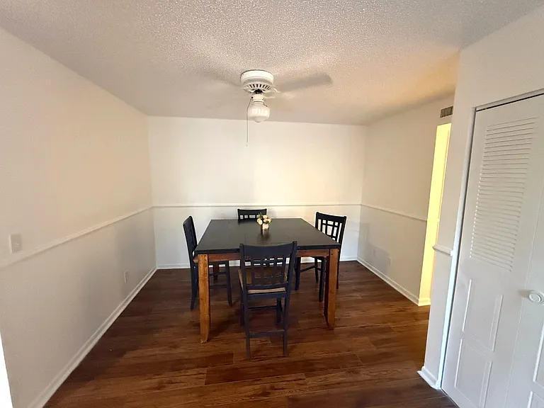 1406 Park Shore Cir #3 — Photo 5