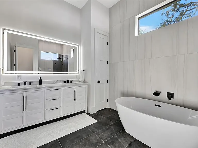 331 Albert St — Photo 33