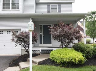 2B Garden Ter, Colonie, NY 12205