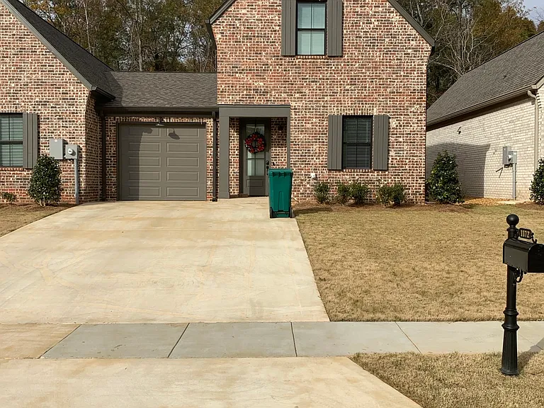 1172 Stonebrook Ln — Photo 1
