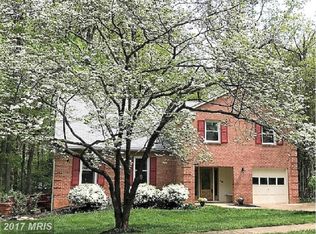 2352 Paddock Ln, Reston, VA 20191