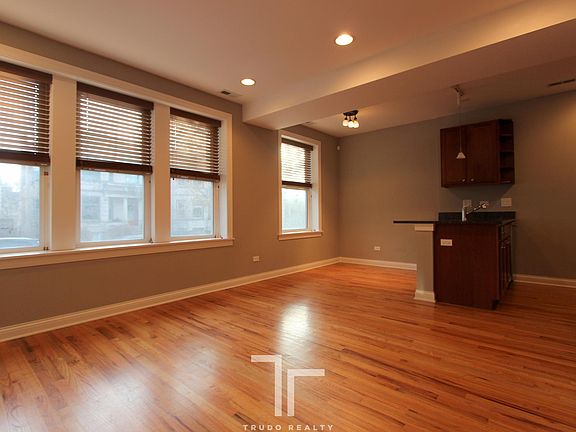 3rd image of 3802 N Marshfield Ave