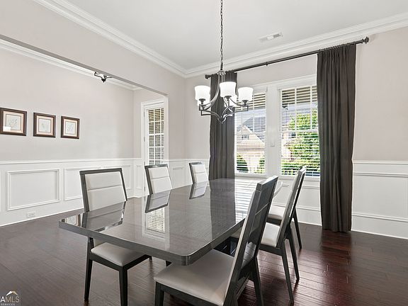 5th image of 467 Lancashire Dr