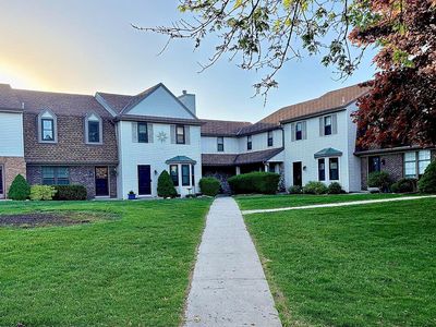 330 Willow Grove DRIVE #E, Pewaukee, WI, 53072