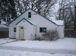 220 E Eagle St, Burr Oak, MI 49030