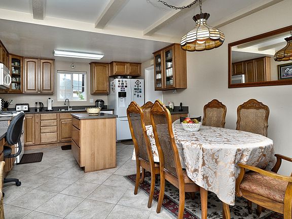 3rd image of 702 S Arapaho Dr