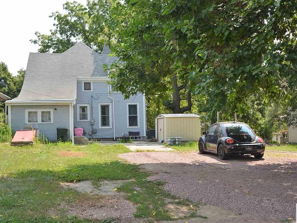 2nd image of 2303 Douglas St