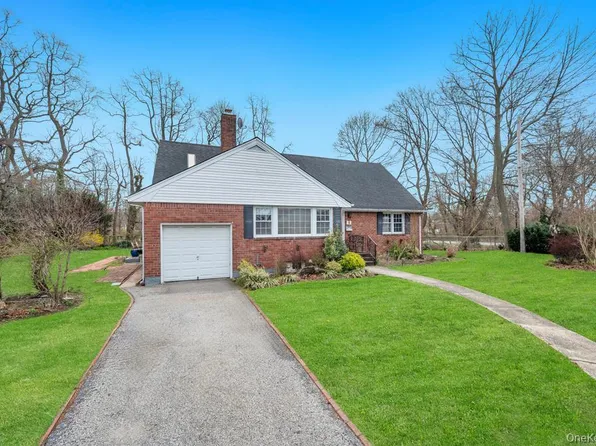 50 Sudbury Lane, Westbury, NY 11590