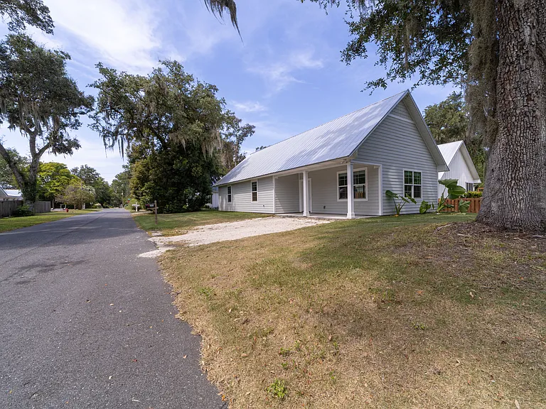 290 Cedar St — Photo 3