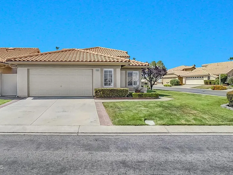 885 Oakland Hills Dr — Photo 1