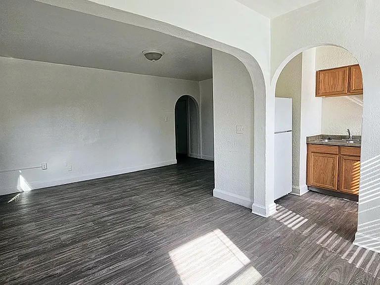 New Broadmoor — Photo 16