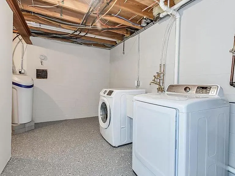 181 Dawn Ave — Photo 19