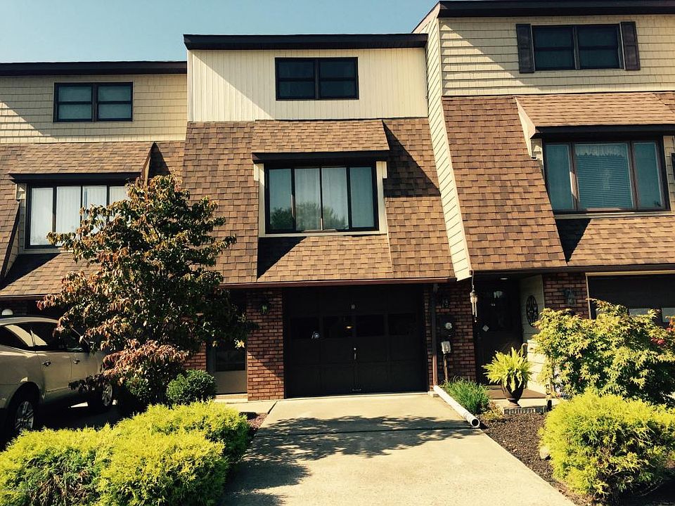 1st image of 10 Stock Ave