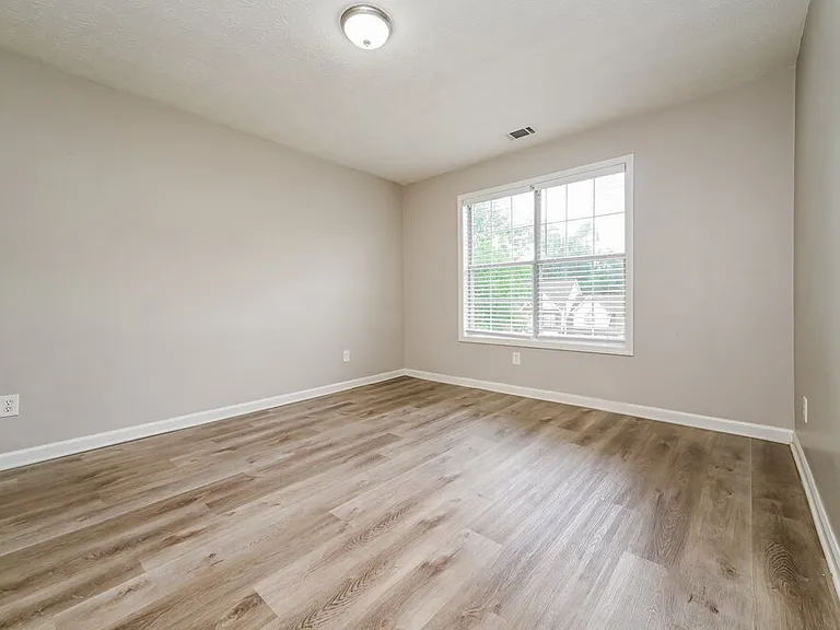 135 Stratmore Pl — Photo 16