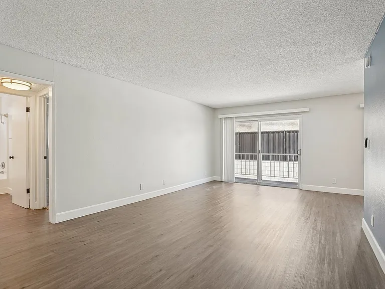 245 South Serrano Ave — Photo 61