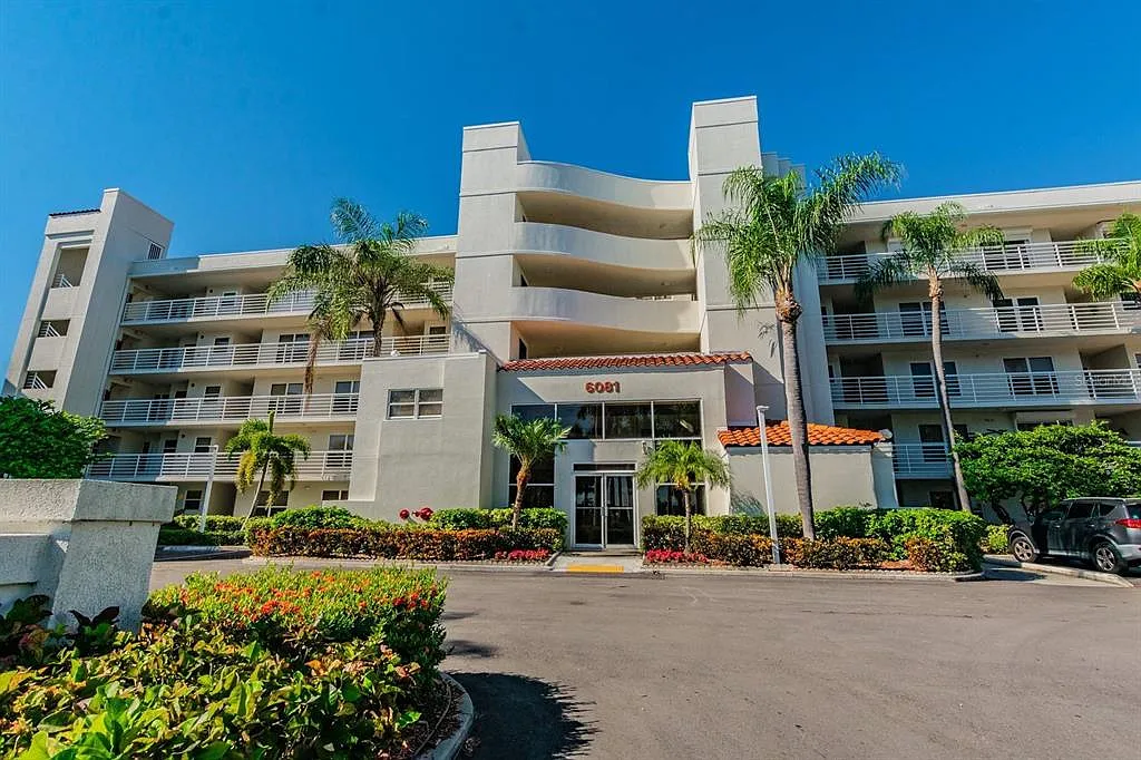 2 bed, 2.0 bath, 1150 sqft, $6,800 — Photo 2