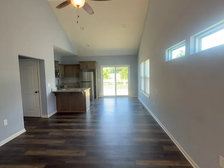 112 S McGee St — Photo 6