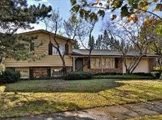 637 E Malibou Ln, Palatine, IL 60074