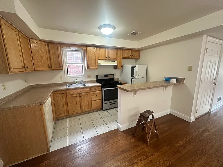 24 Wales Ave — Photo 4