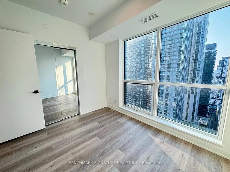 327 King St W #3203 — Photo 11
