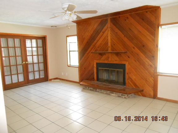 4th image of 437 SE Whitmore Dr