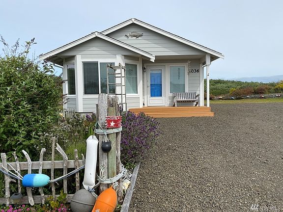 3rd image of 1036 Sanders Pl