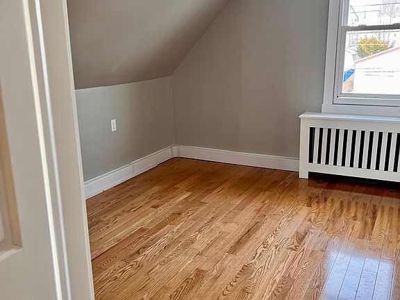 5th image of 30 Hobby St Floor 3