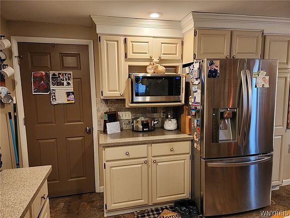 3rd image of 7 Betty Lou Ln