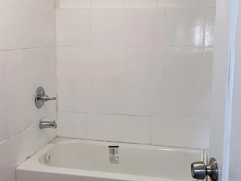 502 Hahlo St — Photo 6