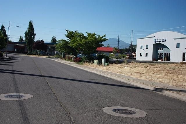 2nd image of 3042 Samike Dr