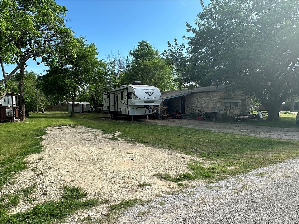 2nd image of 100 & 102 S Oak Ln