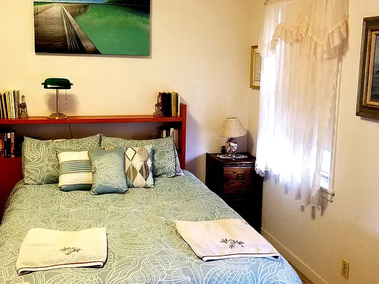 Middle Bedroom