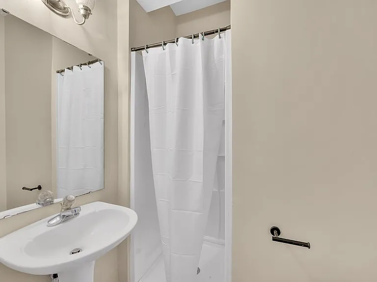 8335 Springhead Ln — Photo 30