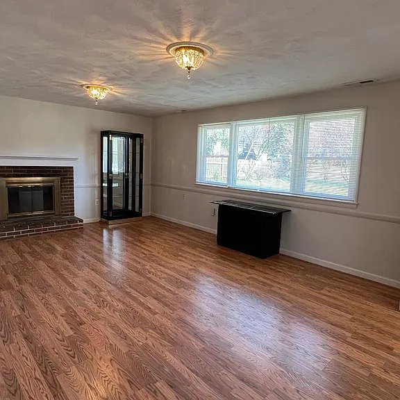 1026 Maple Ave E #1 — Photo 6