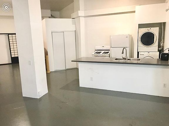 3rd image of 1637 Cabrillo Ave