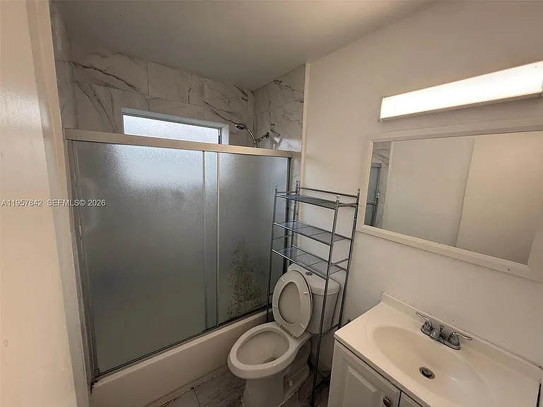 34 SW 5th St #2 — Photo 8