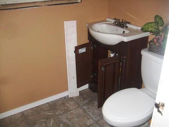 3rd image of 600 Edgefield Dr