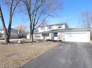 28824 Still Valley Dr, Farmington Hills, MI 48334