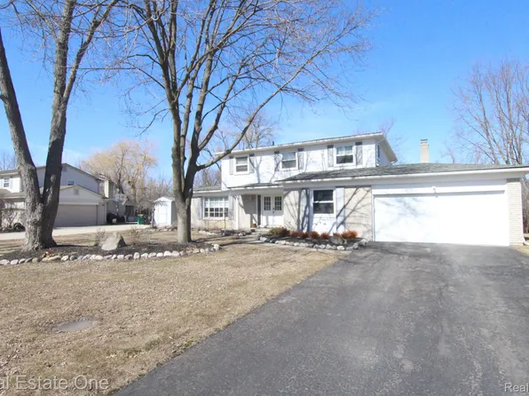 28824 Still Valley Dr, Farmington Hills, MI 48334