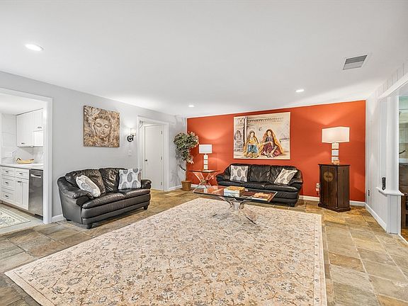 5th image of 370 Great Rd APT 8
