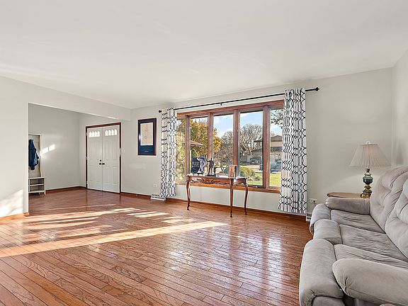 3rd image of 13050 Meadowlark Ct